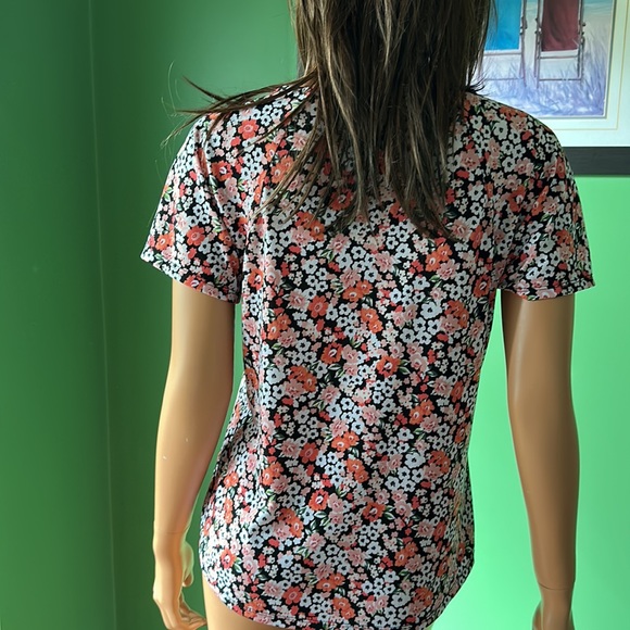 🌺🌺Adrienne Vittadini Short Sleeved Top🌺🌺 - Picture 2 of 8